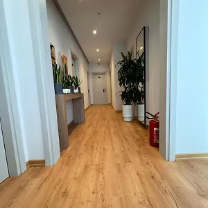 Izi Boutique , Tirana Albanien