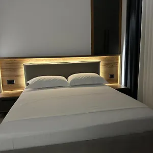 Gael Luxury , Berat Albanien