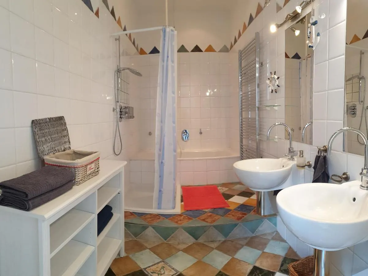 Sunny And Spacious Apartment Near City Centre Vienna