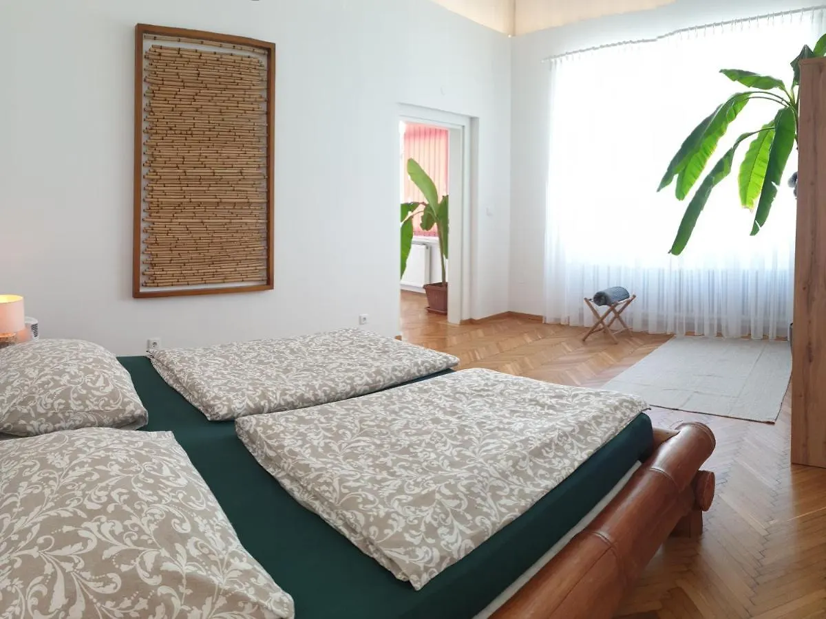 Sunny And Spacious Apartment Near City Centre Vienna
