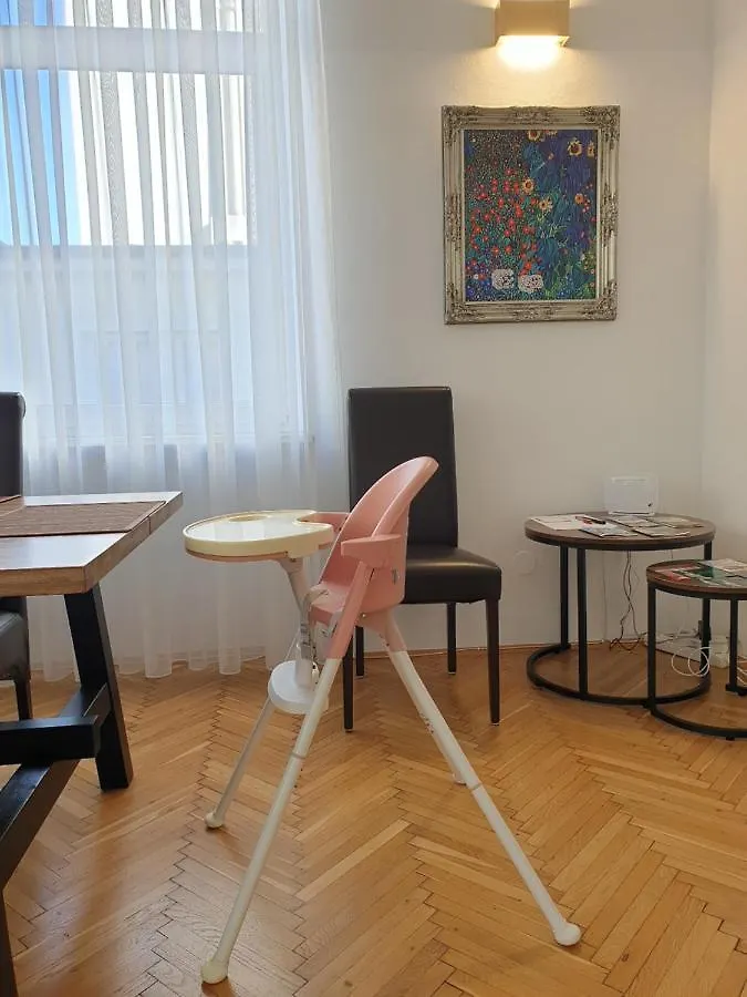 Sunny And Spacious Apartment Near City Centre Vienna 0*,  Austria