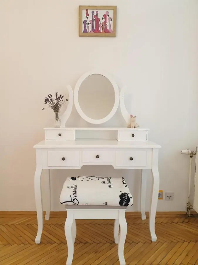 Sunny And Spacious Apartment Near City Centre Vienna